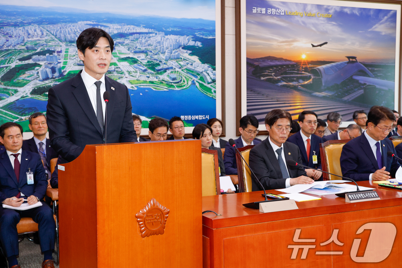 (서울=뉴스1) 안은나 기자 = 한준호 국토교통위원회 예산결산기금심사소위원장이 29일 오후 서울 여의도 국회에서 열린 국토위 제424회국회(임시회) 제3차 전체회의에서 2025년도 …
