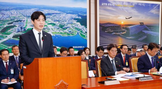 심사내용 보고하는 한준호 소위원장