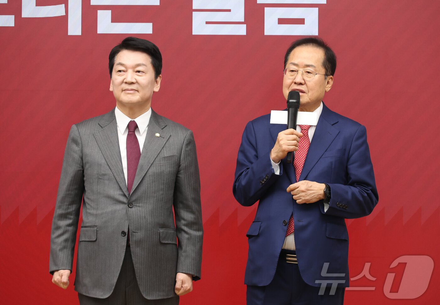 본문 이미지 - 29일 서울 여의도 국민의힘 당사에서 열린 제21대 대통령 후보자 국민의힘 3차 경선 진출자 발표 행사에서 진출에 실패한 홍준표 후보가 소감을 밝히고 있다. 2025.4.29/뉴스1 ⓒ News1 국회사진취재단