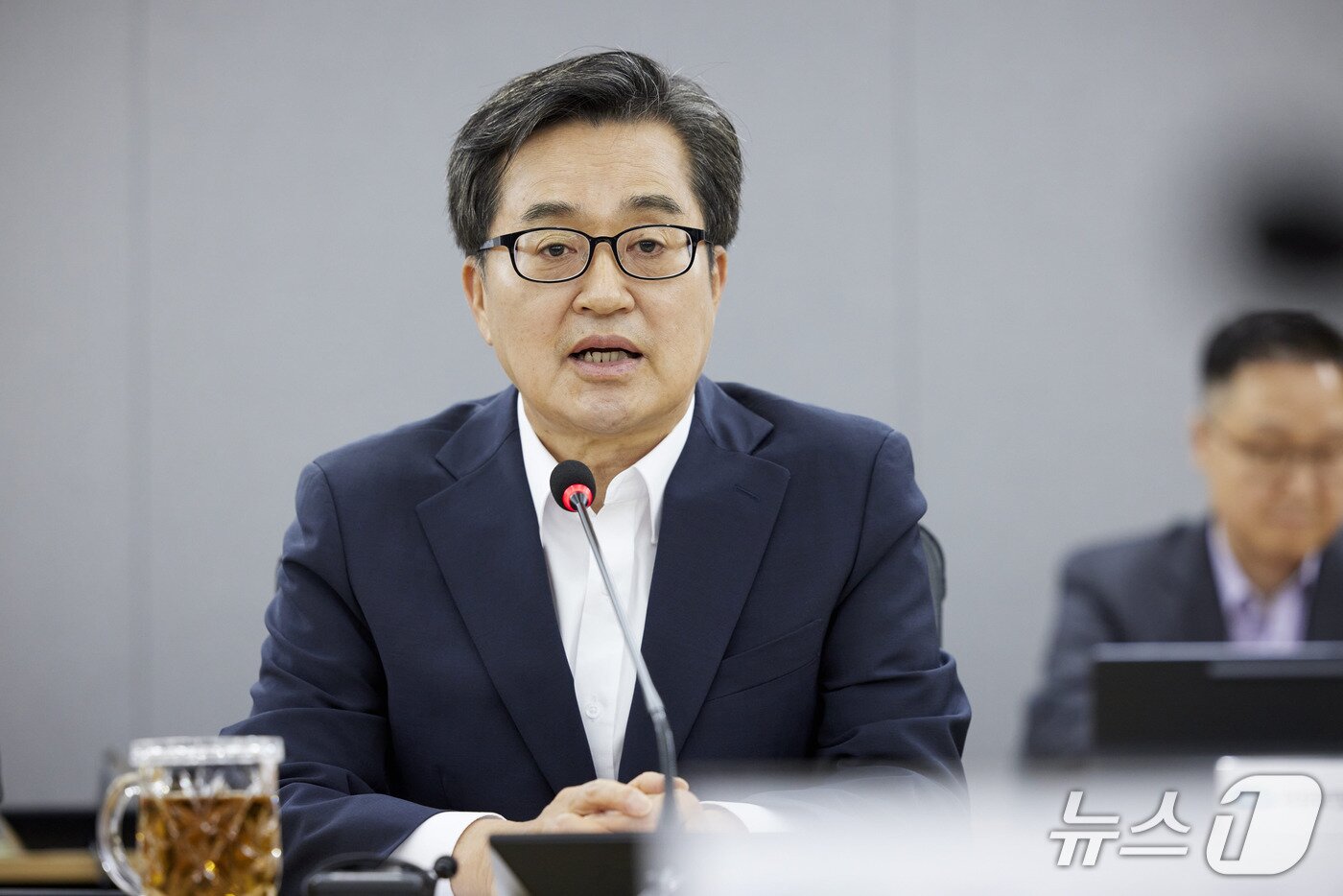 본문 이미지 - 김동연 경기도지사가 29일 오후 경기도청 서희홀에서 열린 도정점검회의에서 인사말을 하고 있다.(경기도 제공, 재판매 및 DB 금지)