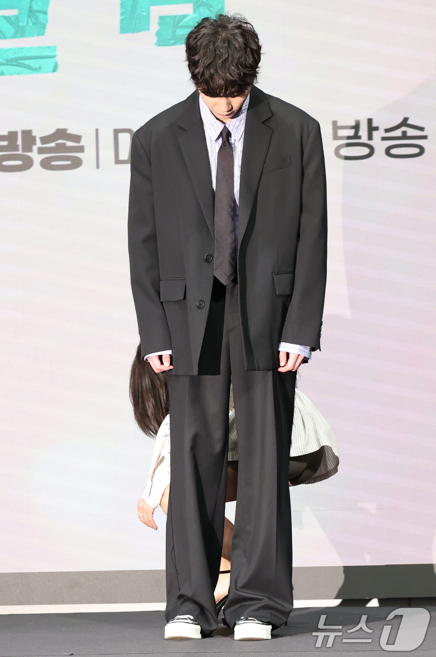 (서울=뉴스1) 권현진 기자 = 배우 이준영(앞)이 29일 오후 서울 구로구 신도림 디큐브시티 더 세인트에서 열린 KBS 2TV 새 수목드라마 '24시 헬스클럽' 제작발표회에 참석 …