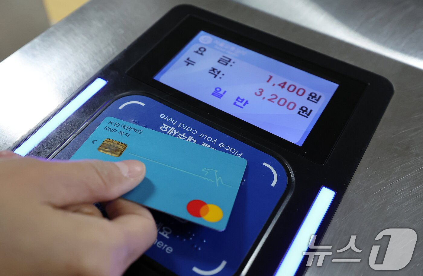 본문 이미지 - 지하철 개찰구(자료사진))뉴스1 ⓒ News1 김진환 기자