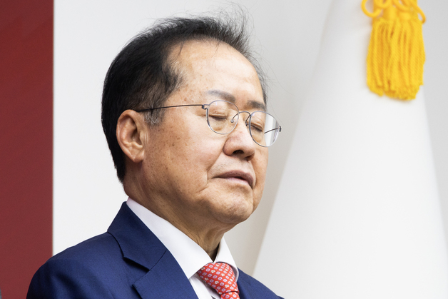 홍준표 "정치한 죄로 늙어서까지 반대 진영서 욕…다시 태어난다면 역사학자"