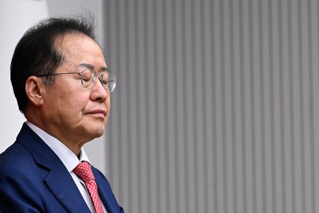 홍준표 "한 X은 계엄, 두 X은 후보 강제 교체로 자폭, 미쳐도 곱게 미쳐라"…미국行