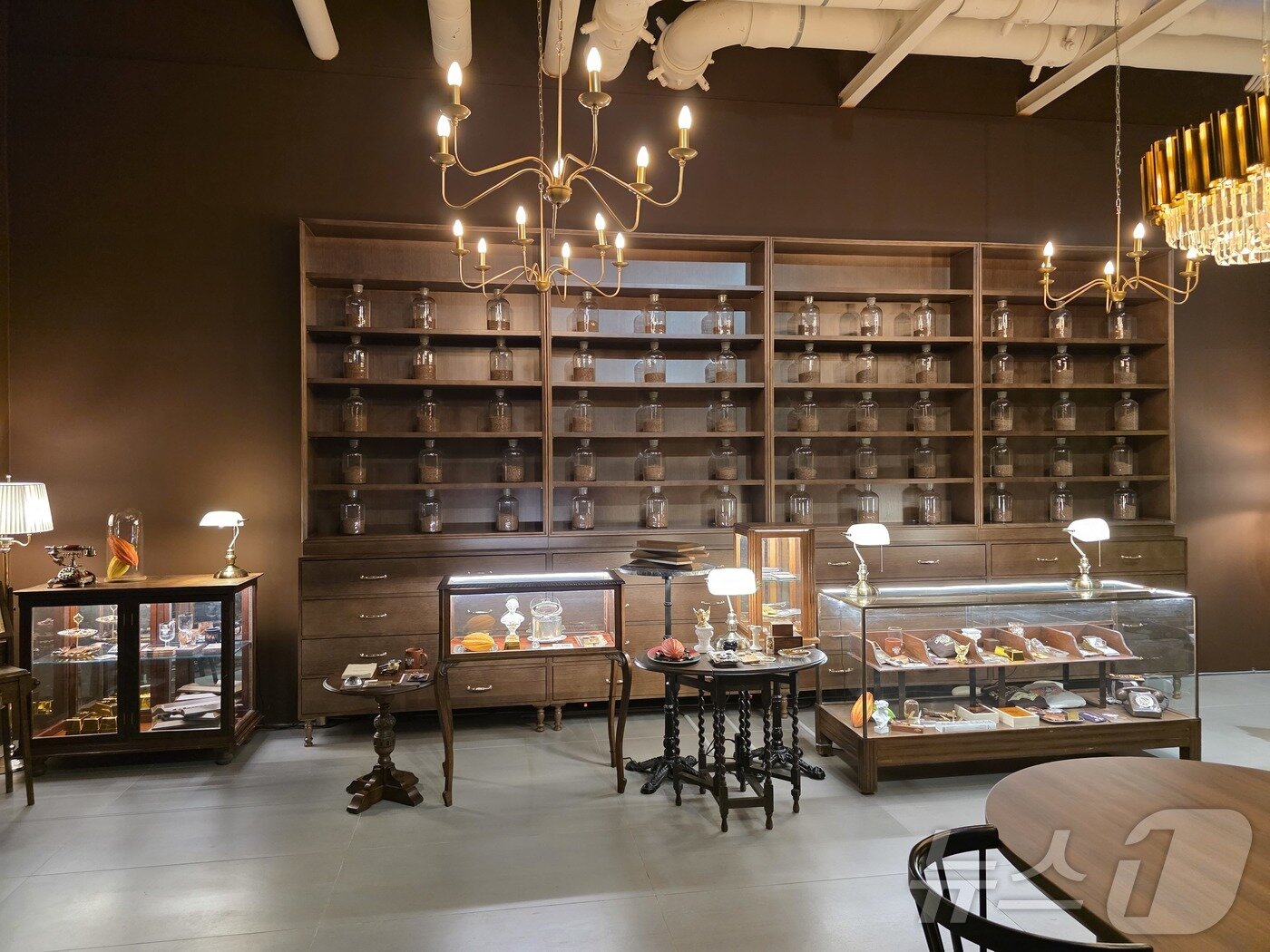 본문 이미지 - 가나초콜릿 출시 50주년을 맞아 특별전시회 아뜰리에 가나를 진행한다. 롯데웰푸드는 29일 미디어 사전 공개 행사를 진행했다. ⓒ News1 이형진 기자