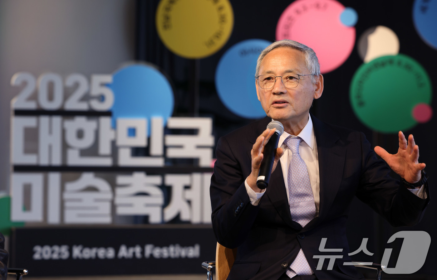 (서울=뉴스1) = 유인촌 문화체육관광부 장관이 29일 서울 종로구 아트코리아랩 아고라에서 열린 '2025 대한민국 미술축제 출범식'에서 인사말을 하고 있다. (문화체육관광부 제공 …
