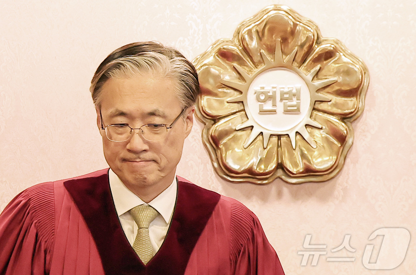 (서울=뉴스1) 김성진 기자 = 김형두 헌법재판소장 권한대행이 29일 서울 종로구 헌법재판소에서 열린 손준성 대구고검 차장검사(검사장)의 탄핵심판 2차 변론준비기일에 참석하고 있다 …