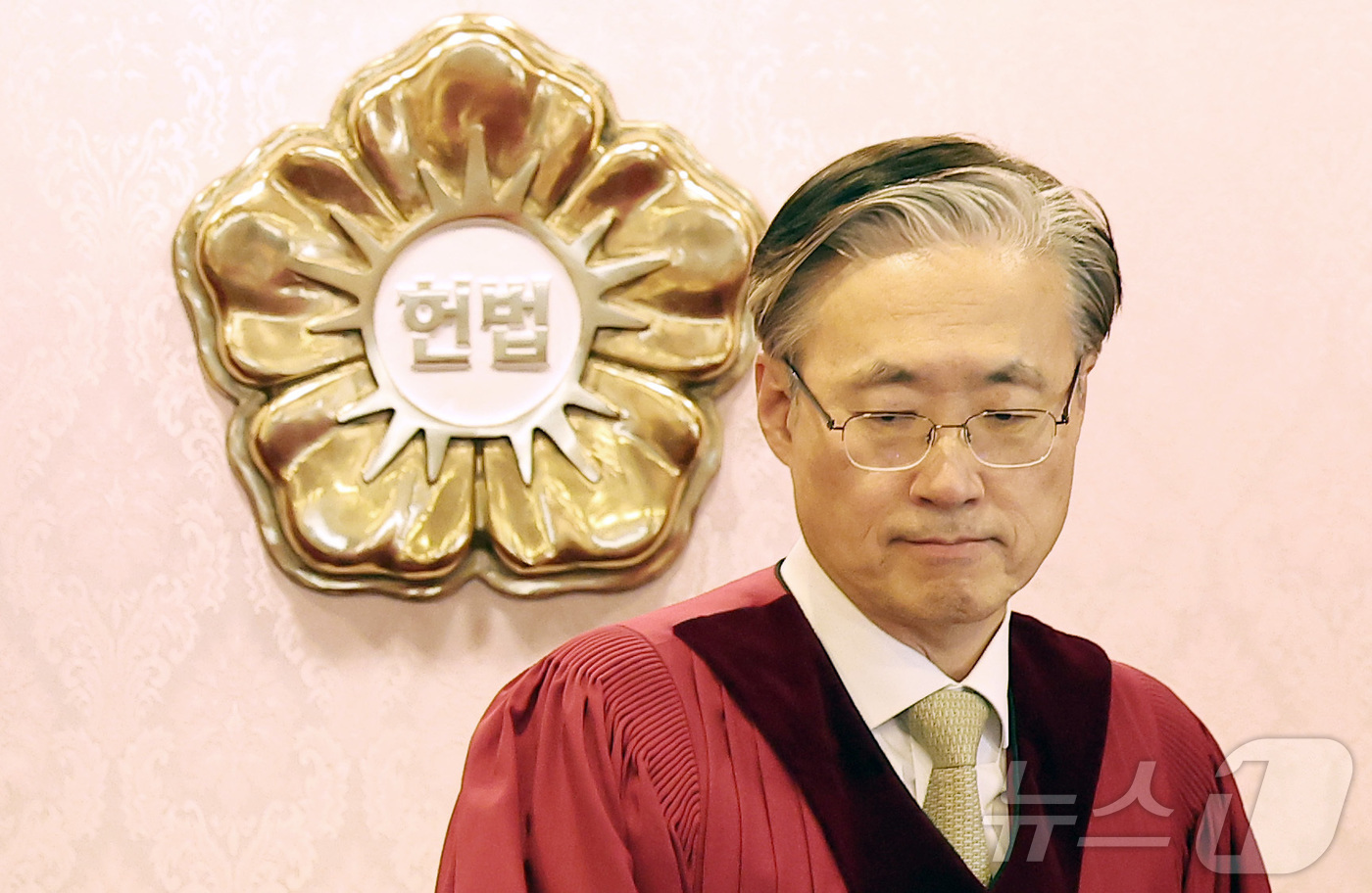 (서울=뉴스1) 김성진 기자 = 김형두 헌법재판소장 권한대행이 29일 서울 종로구 헌법재판소에서 열린 손준성 대구고검 차장검사(검사장)의 탄핵심판 2차 변론준비기일에 참석하고 있다 …