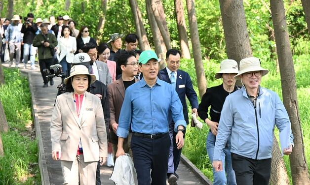 [동정] 오세훈, '암사초록길 개통식' 참석…"그레이트한강의 성과"