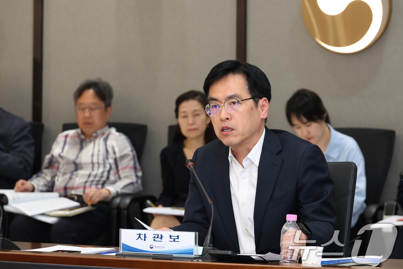 (서울=뉴스1) = 김민재 행정안전부 차관보가 29일 세종시 행정안전부 대회의실에서 열린 '2025년 공무원노조 정책협의체 킥오프회의'에 참석해 인사말을 하고 있다. (행정안전부 …