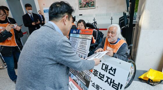 국회 소통관 찾은 전장연 '대선 후보자들 소통 요구'