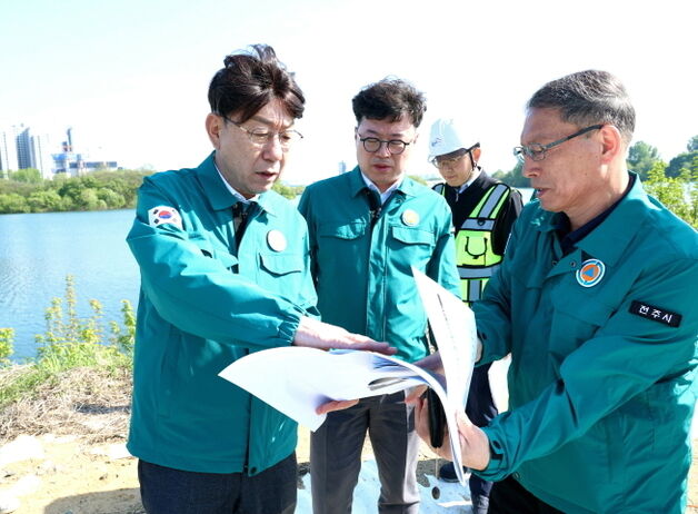 재해복구 사업 현장 찾은 우범기 전주시장 “시민안전이 최선”