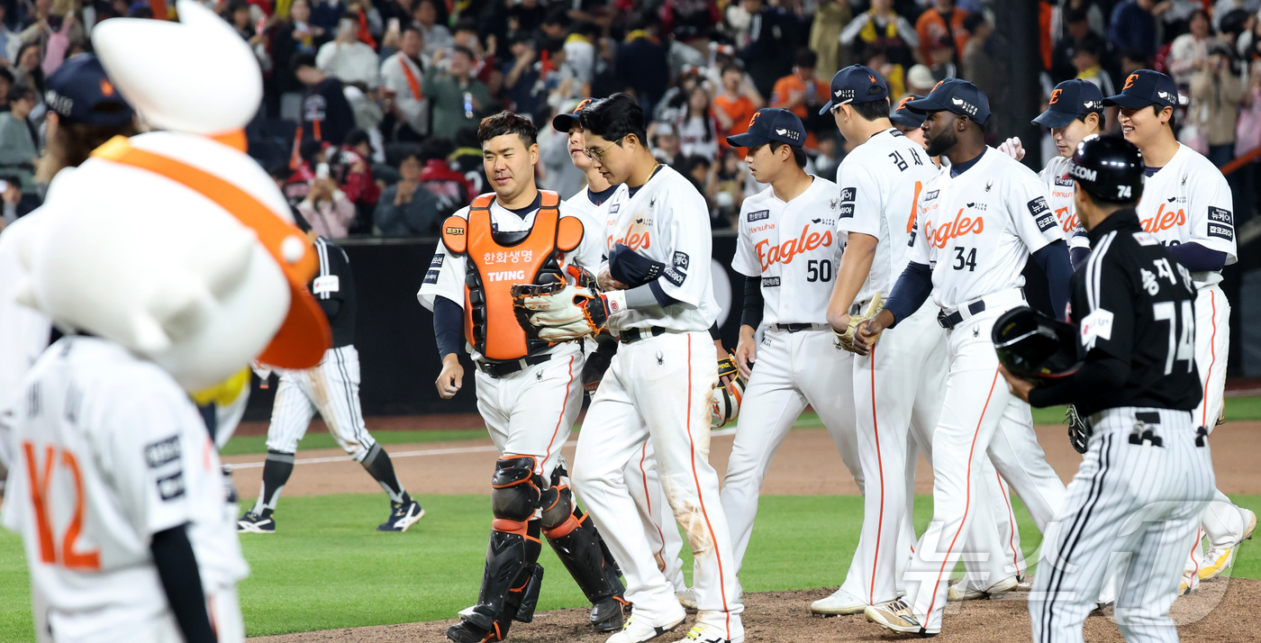 (대전=뉴스1) 김기남 기자 = 29일 대전 한화생명볼파크에서 열린 '2025 신한 SOL 뱅크 KBO리그' 프로야구 한화 이글스와 LG 트윈스 경기에서 한화가 승리, 3연승을 달 …