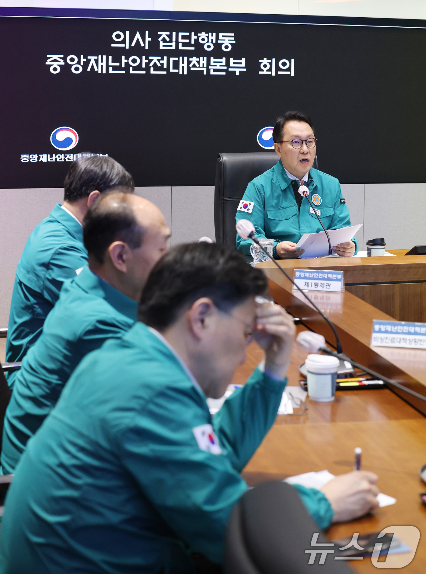 (서울=뉴스1) 임세영 기자 = 박민수 중앙재난안전대책본부 제1총괄조정관(보건복지부 제2차관)이 3일 오전 서울 종로구 정부서울청사에서 열린 의사 집단행동 중앙재난안전대책본부 회의 …