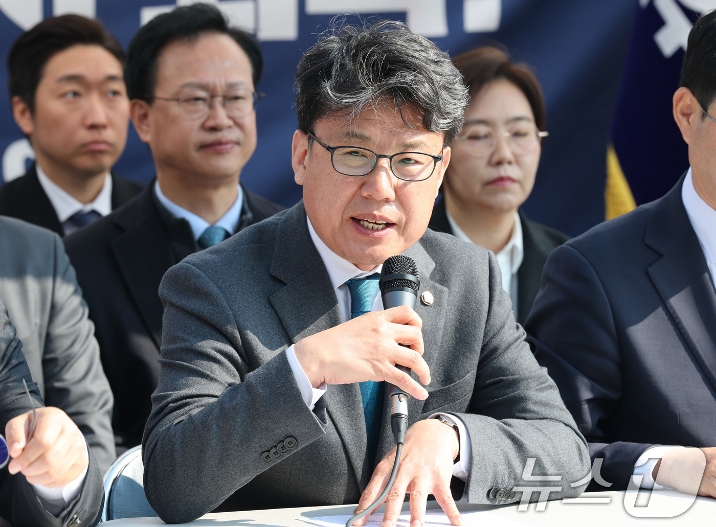 발언하는 진성준 정책위의장 - 뉴스1