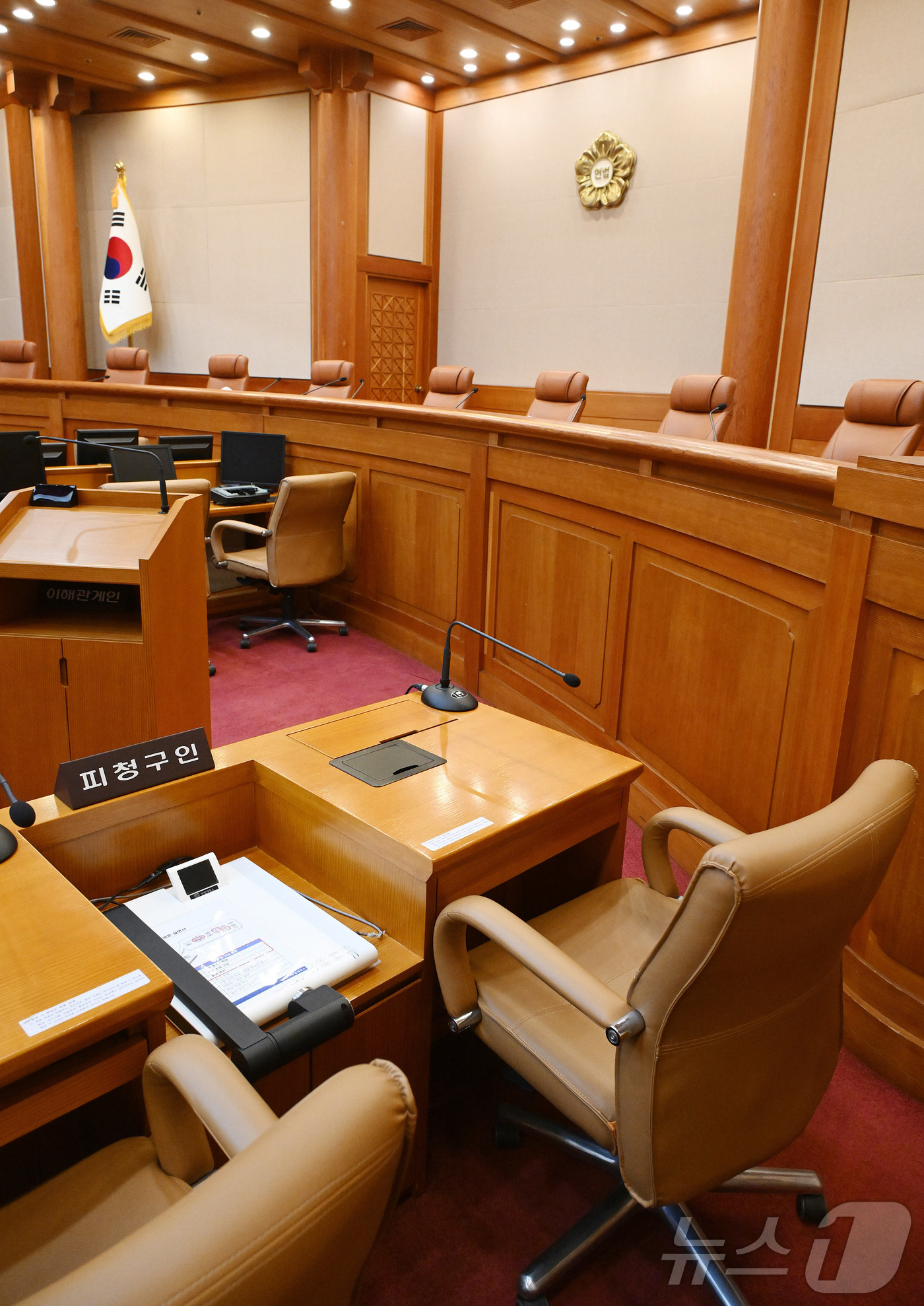 尹 대통령 탄핵선고 하루 앞 둔 헌재 대심판정 - 뉴스1