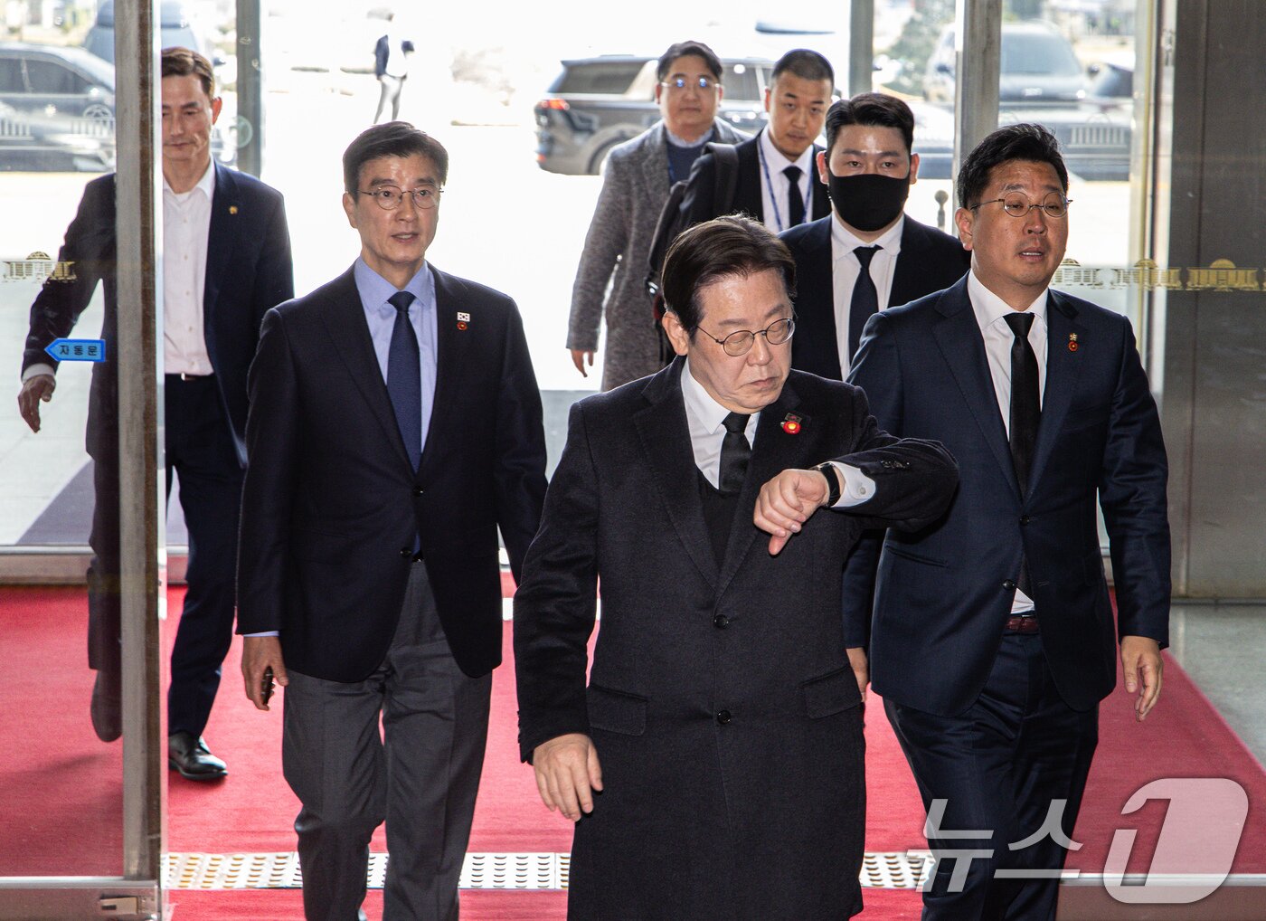 본문 이미지 - 이재명 더불어민주당 대표가 3일 오후 서울 여의도 국회 본회의장에서 열린 제423회 국회(임시회) 제4차 본회의에 참석하고 있다. 2025.4.3/뉴스1 ⓒ News1 이재명 기자
