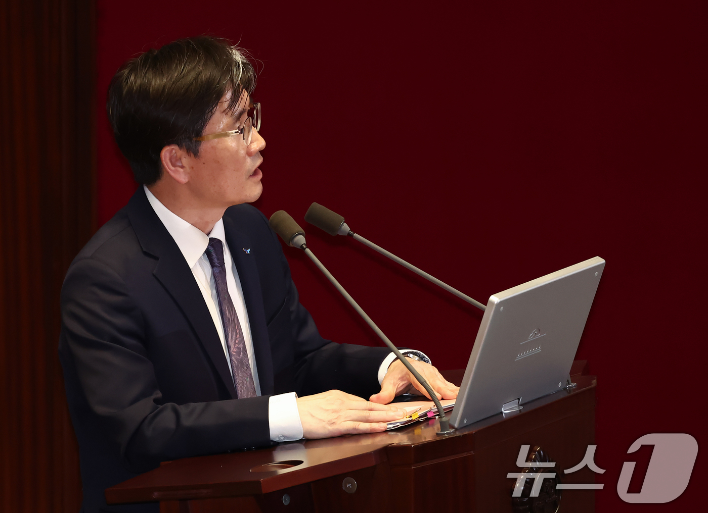 (서울=뉴스1) 김민지 기자 = 오동운 공수처장이 3일 오후 서울 여의도 국회에서 열린 본회의에서 이언주 더불어민주당 의원의 경북·경남·울산지역 산불 사태 수습과 피해대책 마련 및 …