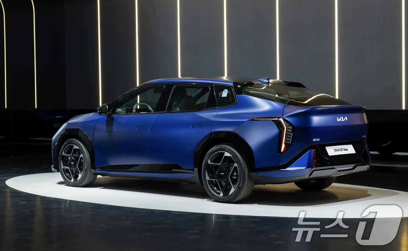 (서울=뉴스1) = 기아는 3일 '2025 서울모빌리티쇼'에서 열린 언론공개 행사에서 모빌리티 패러다임 전환을 가져올 '더 기아 PV5'를 국내 최초로 공개하고, 브랜드 첫 정통 …