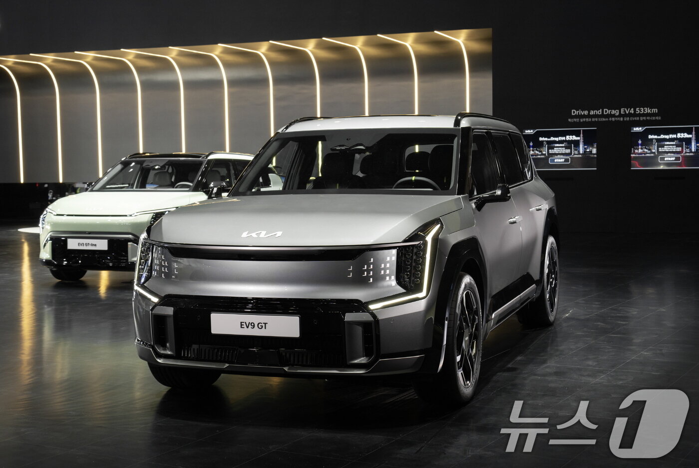 본문 이미지 - &#39;2025 서울모빌리티쇼&#39; 기아관 &#39;EV 라인업 존&#39;에 전시된 EV9 GT &#40;기아 제공. 재판매 및 DB 금지&#41; 2025.4.3/뉴스1