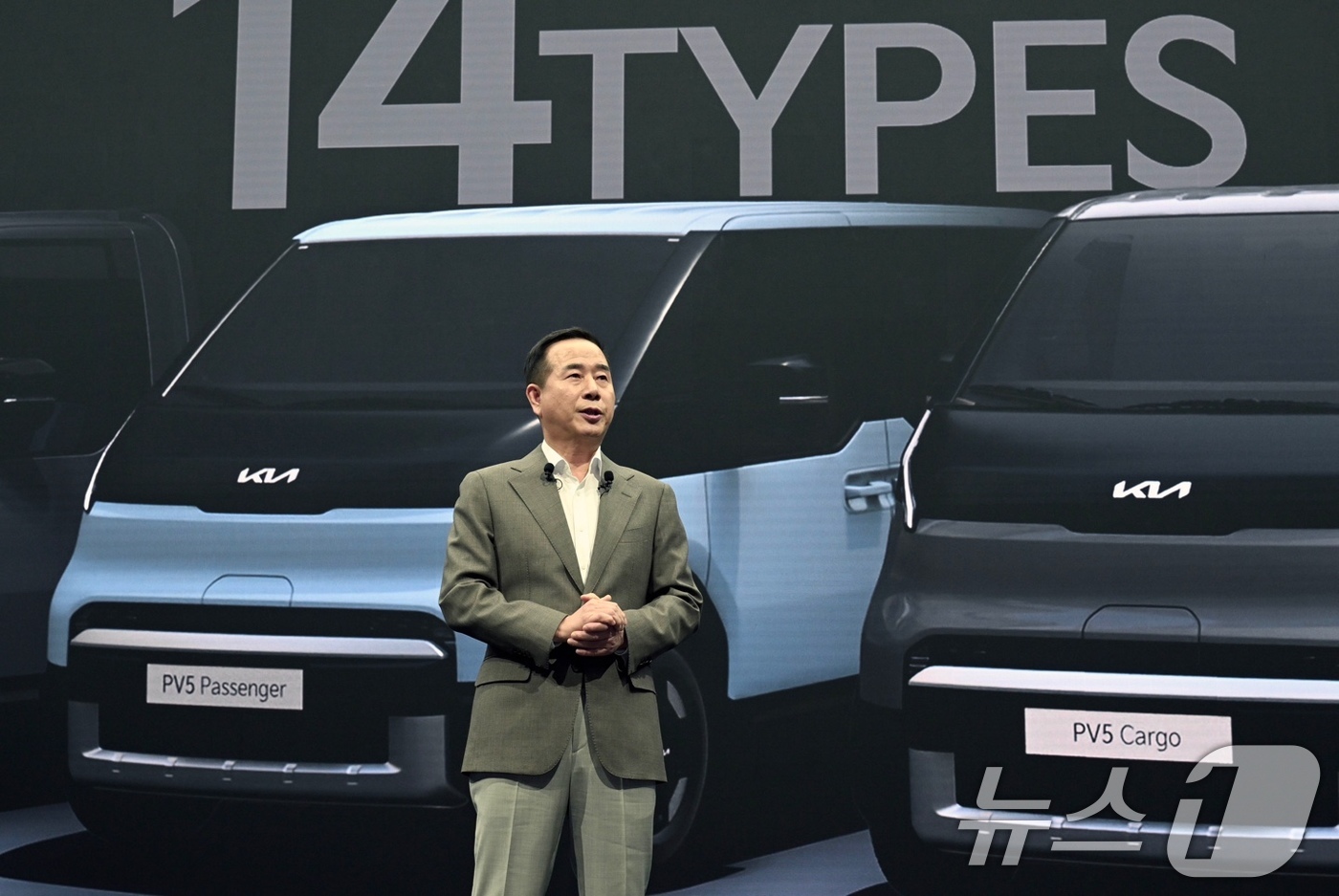 (서울=뉴스1) = 기아는 3일 '2025 서울모빌리티쇼'에서 열린 언론공개 행사에서 모빌리티 패러다임 전환을 가져올 '더 기아 PV5'를 국내 최초로 공개하고, 브랜드 첫 정통 …