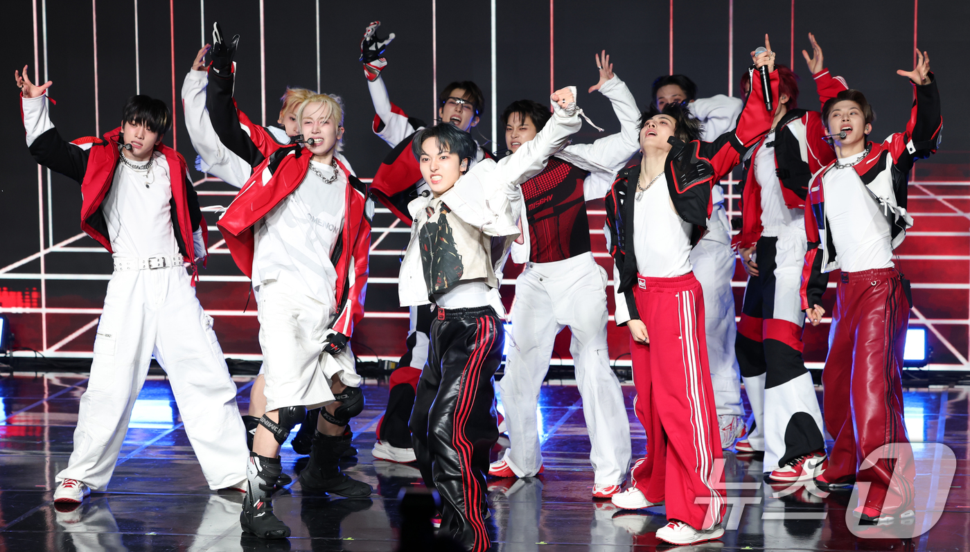 (서울=뉴스1) 권현진 기자 = 그룹 싸이커스(xikers)가 3일 서울 강남구 일지아트홀에서 가진 다섯 번째 미니 앨범 '하우스 오브 트리키 : 스퍼(HOUSE OF TRICKY …