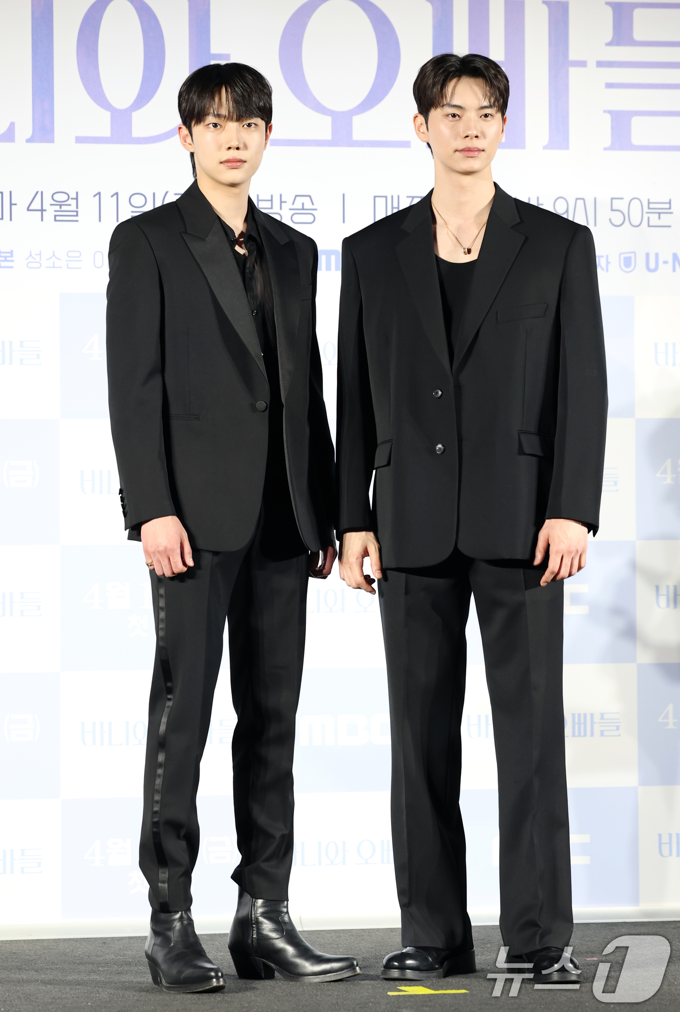 (서울=뉴스1) 권현진 기자 = 배우 조준영과 이채민(오른쪽)이 3일 오후 서울 용산구 CGV 용산점에서 열린 MBC 새 금토드라마 '바니와 오빠들' 제작발표회에 참석해 포즈를 취 …