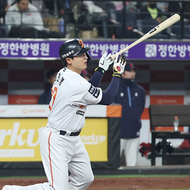 '이진영 결승타' 한화, 연장 11회 끝 KIA 제압…LG 0.5게임차 추격(종합)