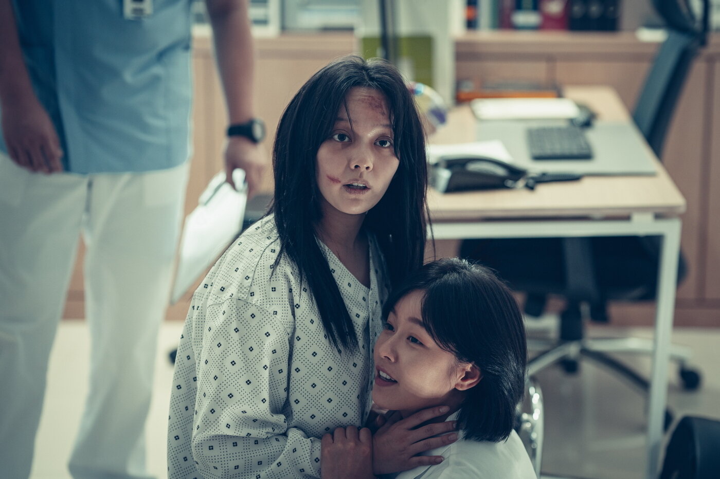 본문 이미지 - &#39;거룩한 밤 : 데몬 헌터스&#39; 스틸컷