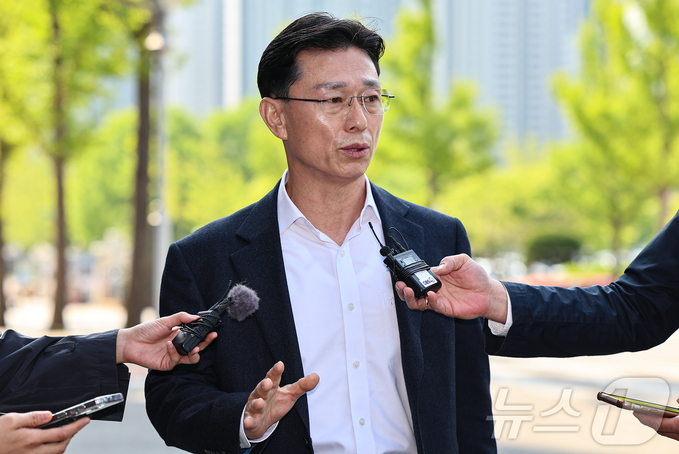 (과천=뉴스1) 김도우 기자 = 임성근 전 해병대 1사단장이 해병대 채상병 순직사건 외압 의혹 관련 수사 포렌식 참관을 위해 30일 경기 과천 고위공직자범죄수사처(공수처)에 들어서 …