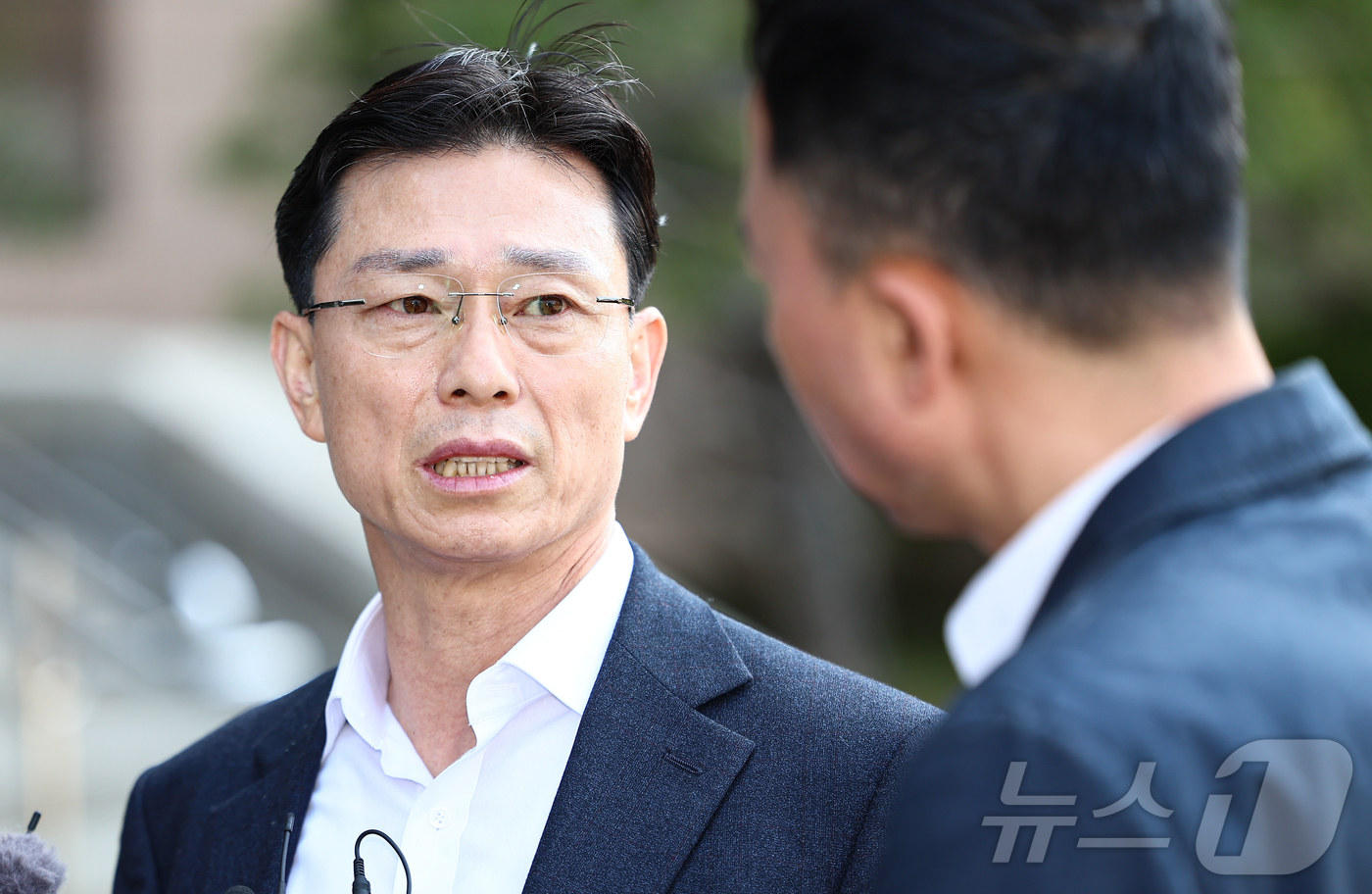 (과천=뉴스1) 김도우 기자 = 임성근 전 해병대 1사단장이 해병대 채상병 순직사건 외압 의혹 관련 수사 포렌식 참관을 위해 30일 경기 과천 고위공직자범죄수사처(공수처)에 들어서 …