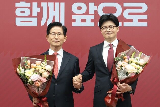 김문수 캠프, "단일화" 친윤 쇄도…한동훈 캠프 "김덕수는 윤어게인"
