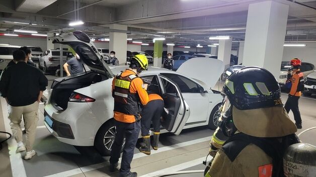 제주 아파트 지하주차장서 전기차 충전 중 연기