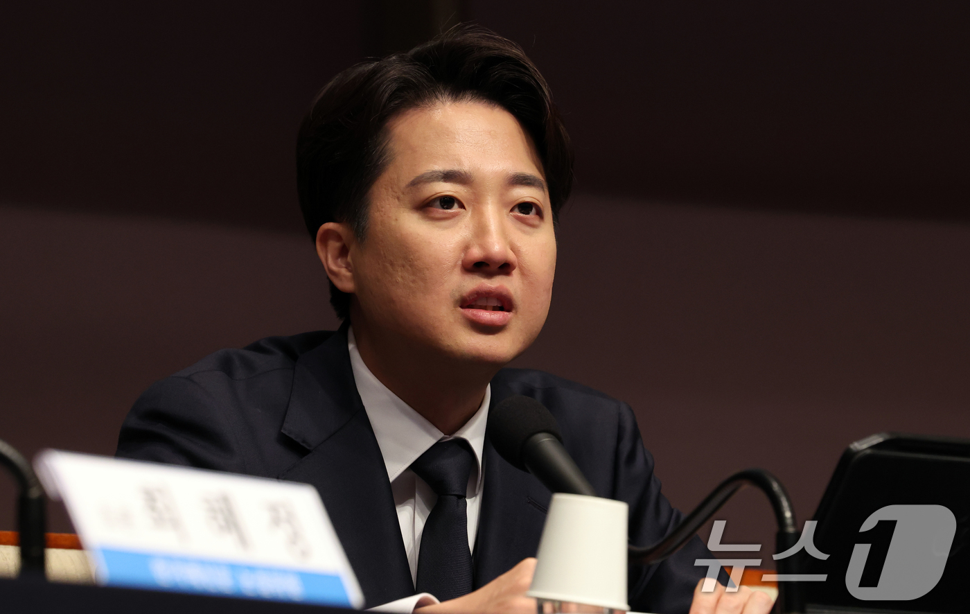 (서울=뉴스1) 김명섭 기자 = 이준석 개혁신당 대통령 후보가 30일 서울 중구 프레스센터에서 열린 관훈토론회에서 발언을 하고 있다. 2025.4.30/뉴스1