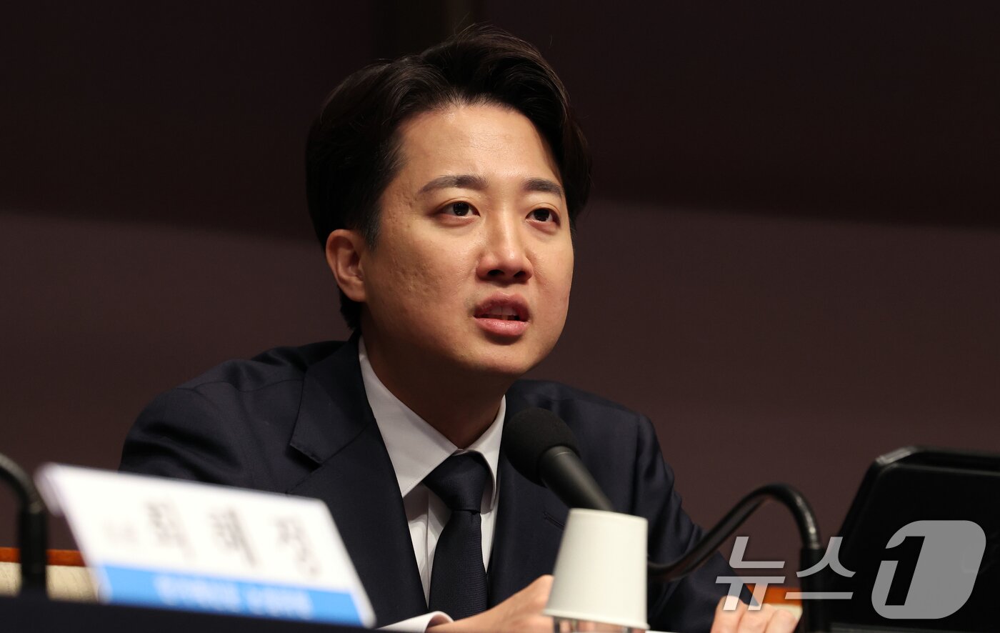 본문 이미지 - 이준석 개혁신당 대통령 후보가 지난달 30일 서울 중구 프레스센터에서 열린 관훈토론회에서 발언을 하고 있다. 2025.4.30/뉴스1 ⓒ News1 김명섭 기자