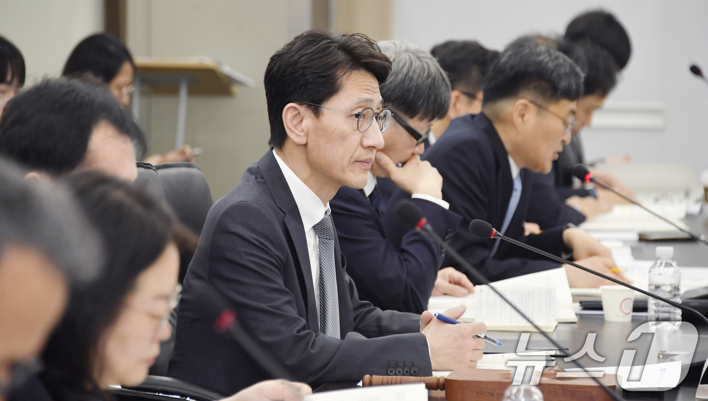 (서울=뉴스1) 이연주 기자 = 김윤상 기획재정부 차관이 30일 서울 영등포구 나라키움 여의도에서 열린 '2025년 제4차 재정사업평가위원회'에서 발언하고 있다. (기획재정부 제공 …