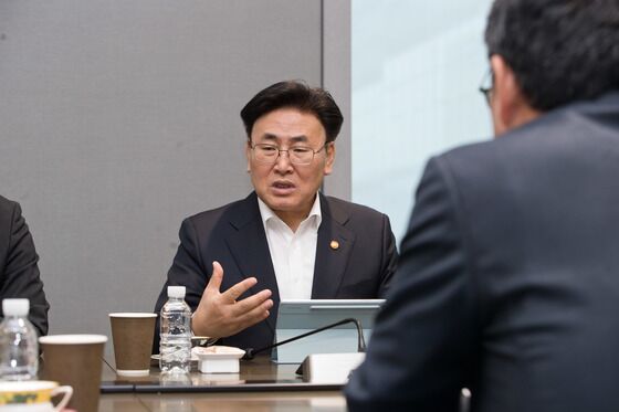 유상임 과기장관 "유심 교체보다는 보호서비스만으로 충분"