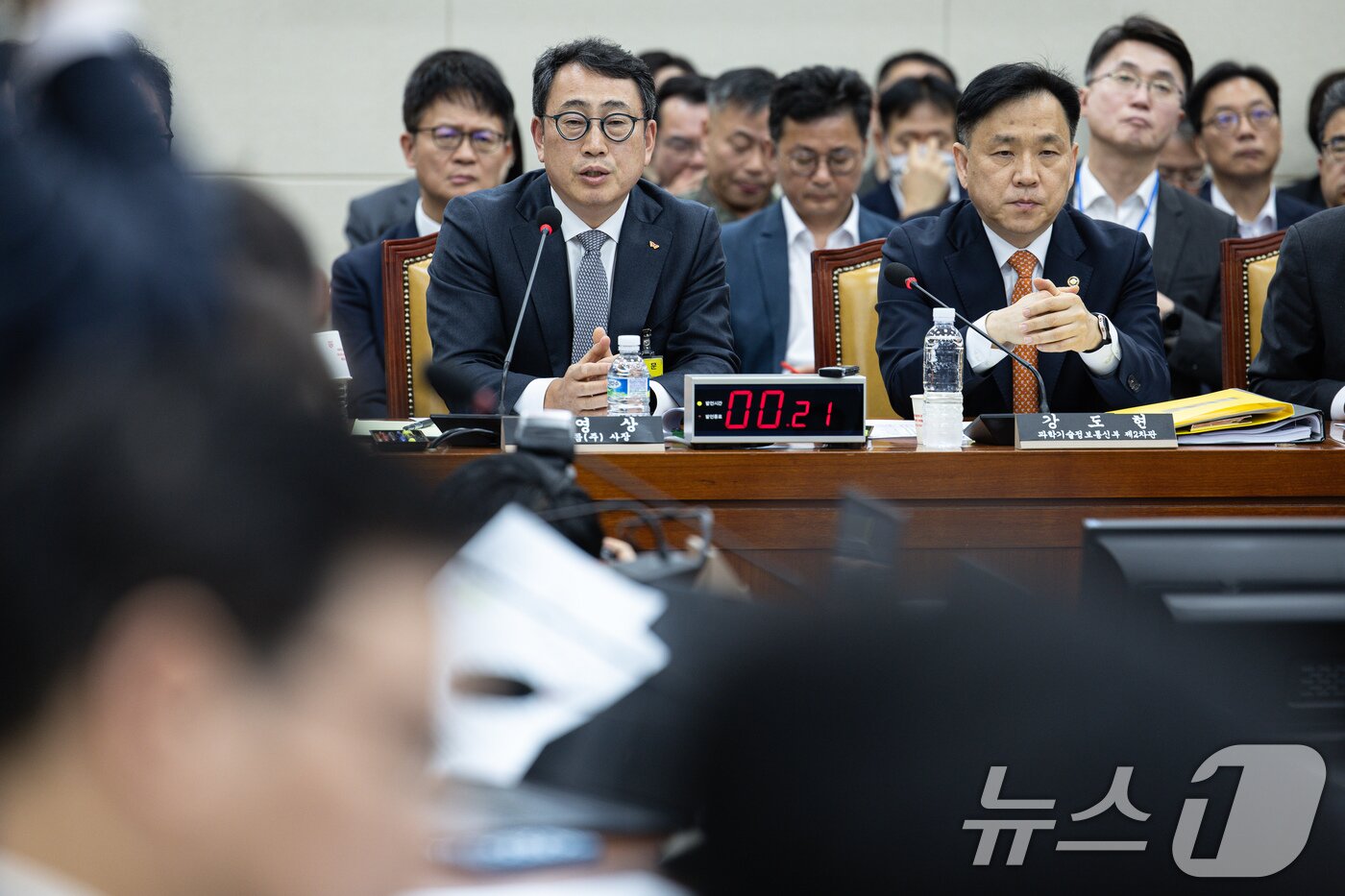 본문 이미지 - 유영상 SK텔레콤 대표이사가 30일 오전 서울 여의도 국회 과학기술정보방송통신위원회에서 열린 YTN 등 방송·통신 분야 청문회에서 의원 질의에 답변하고 있다. 2025.4.30/뉴스1 ⓒ News1 이재명 기자
