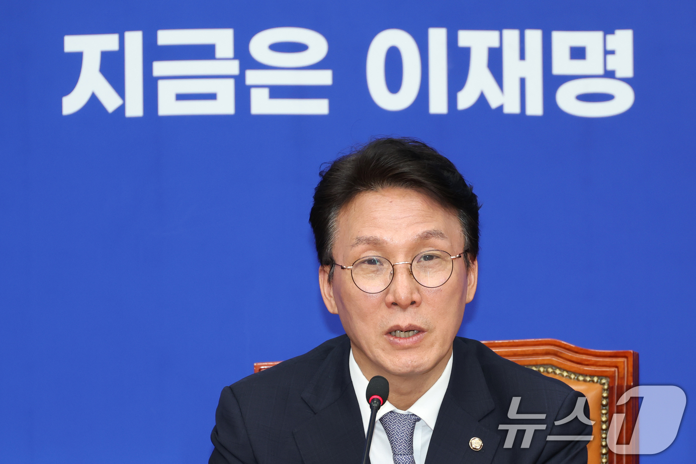 (서울=뉴스1) 이광호 기자 = 김민석 더불어민주당 최고위원이 30일 오전 서울 여의도 국회에서 가진 기자간담회에서 대선 출마 가능성이 제기되고 있는 한덕수 대통령 권한대행 겸 국 …