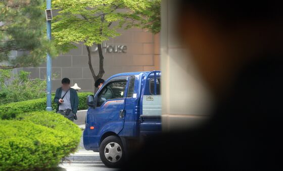 민주, 尹 사저 압수수색에 "검찰, 이제야 뒷북…면피용 쇼 의심"