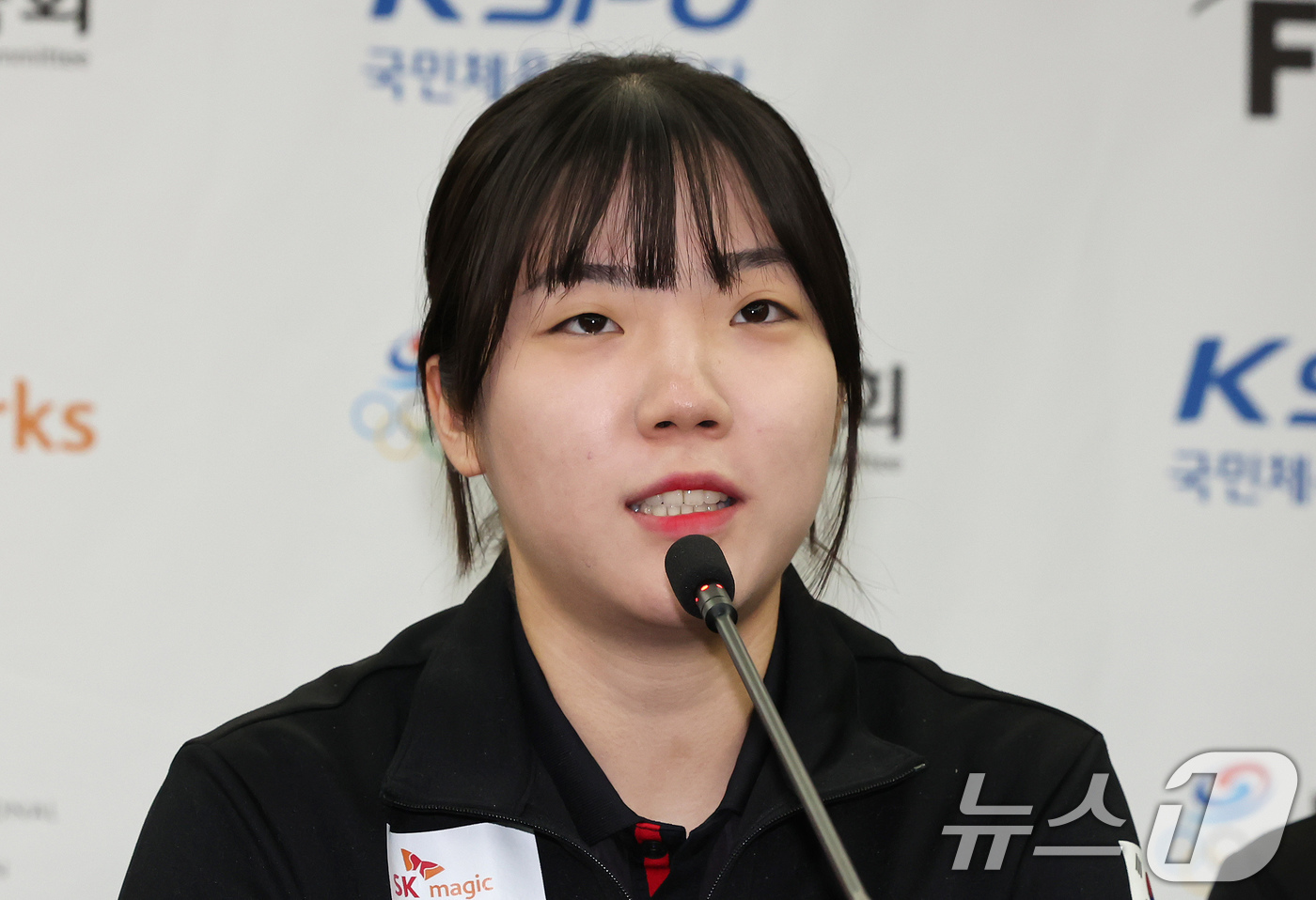 (서울=뉴스1) 장수영 기자 = 30일 오전 서울 송파구 올림픽파크텔에서 열린 2025 서울 Sk텔레콤 국제그랑프리 펜싱선수권대회 미디어데이에서 전하영이 발언하고 있다.내날 2일부 …