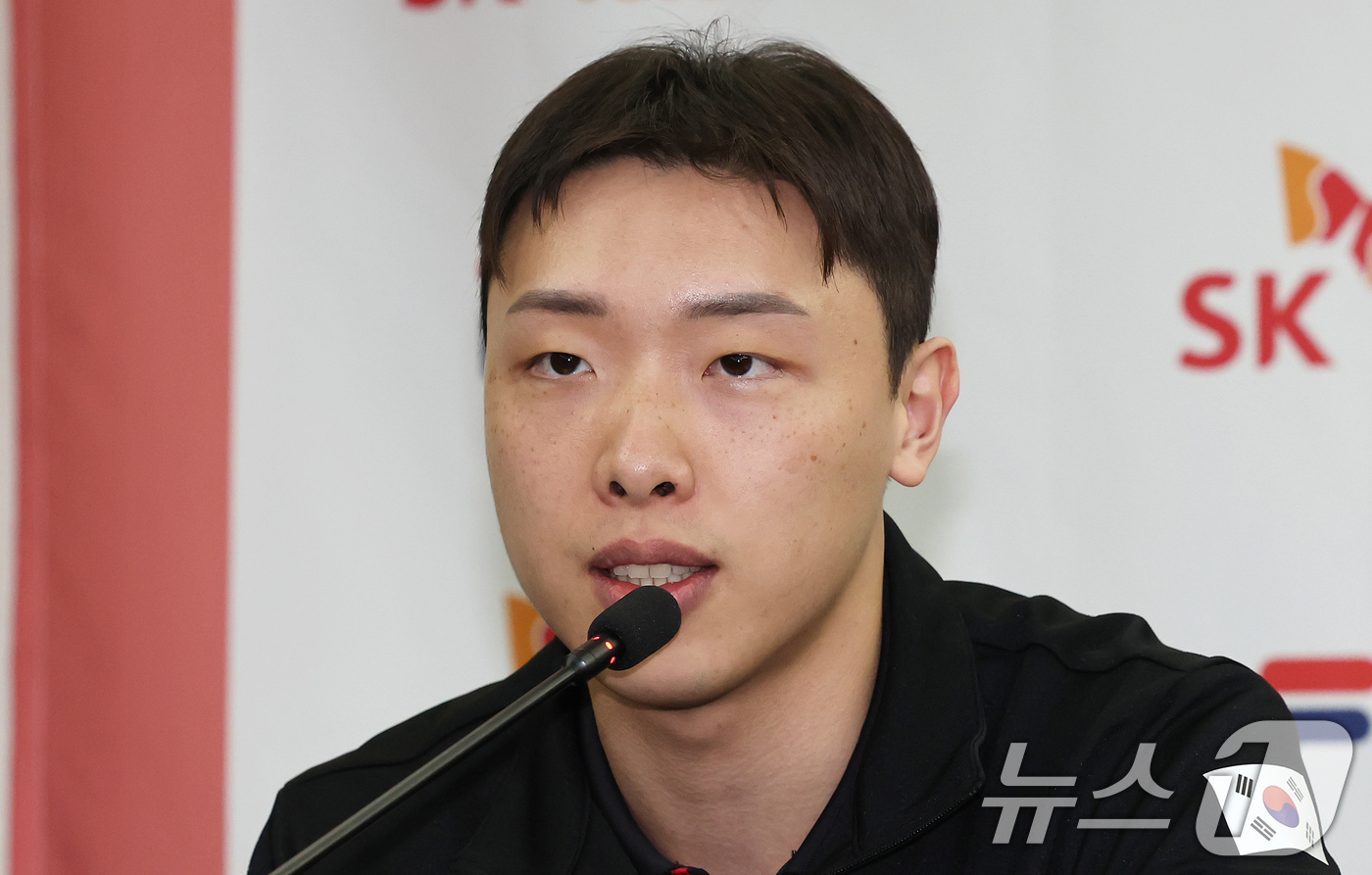 (서울=뉴스1) 장수영 기자 = 30일 오전 서울 송파구 올림픽파크텔에서 열린 2025 서울 Sk텔레콤 국제그랑프리 펜싱선수권대회 미디어데이에서 박상원이 발언하고 있다.내날 2일부 …