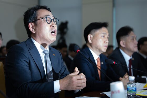 과방위, 유영상 SKT 대표 질타…"해지 위약금 면제해야"