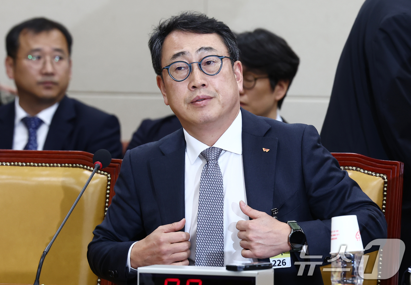 (서울=뉴스1) 김민지 기자 = 유영상 SKT 대표이사가 30일 오전 서울 여의도 국회 과학기술정보방송통신위원회에서 열린 YTN 등 방송·통신 분야 청문회에 출석해 있다. 2025 …