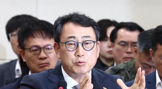 SKT 해킹 사태 질의 답변하는 유영상