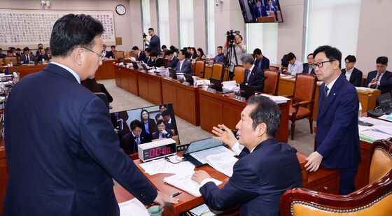 여야 간사와 대화하는 정청래 법사위원장