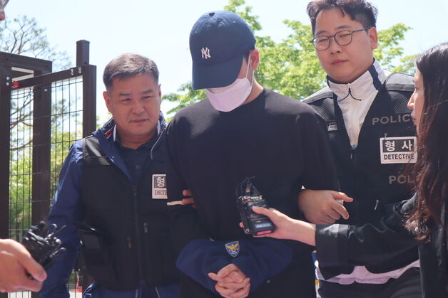 등교가방 속 흉기 4점…교사 등 6명 찌른 청주 고교생 혐의 인정