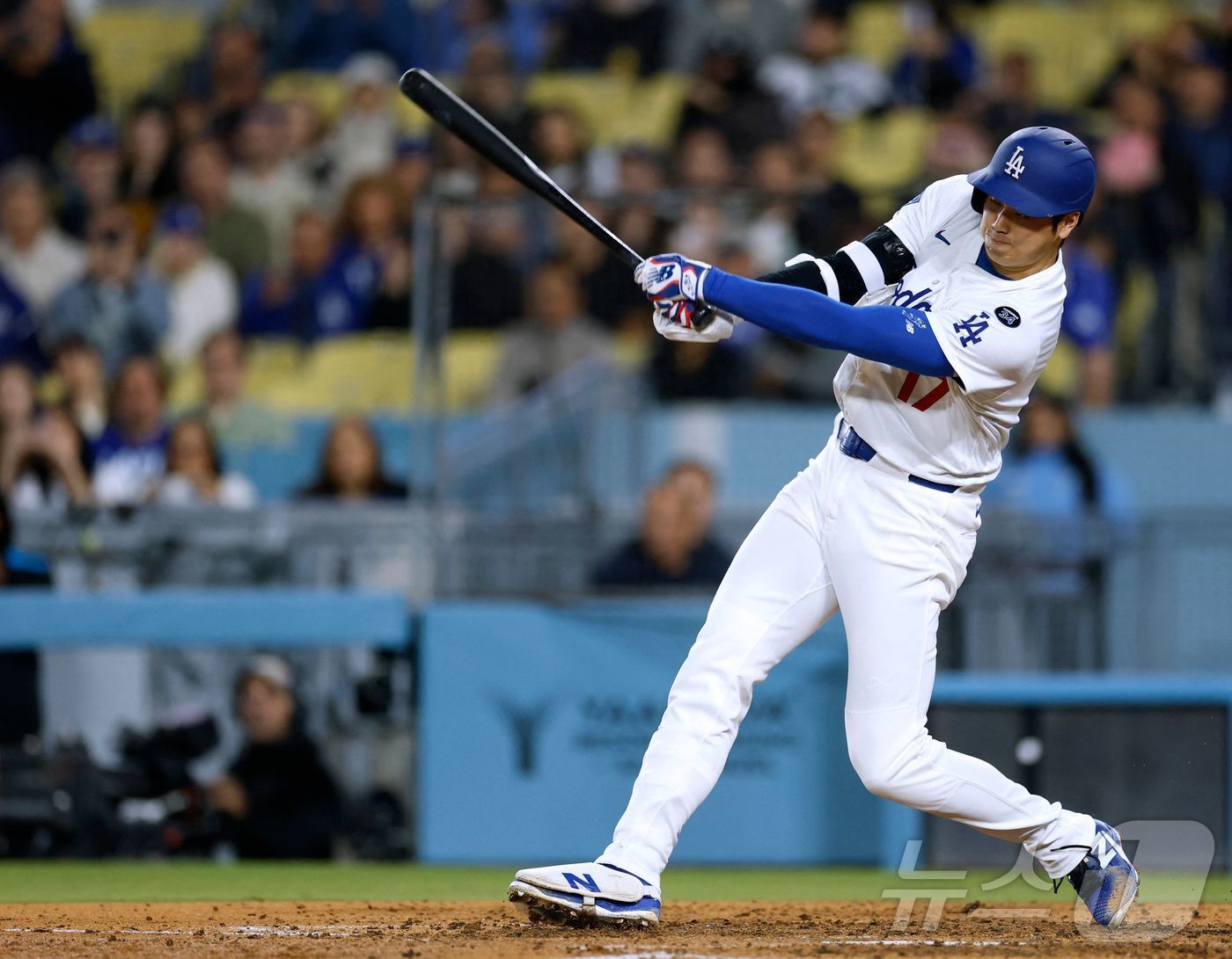 본문 이미지 - 오타니 쇼헤이(LA 다저스)가 30일(한국시간) 열린 마이애미 말린스와의 경기에서 13일 만에 시즌 7호 홈런을 때렸다. ⓒ AFP=뉴스1