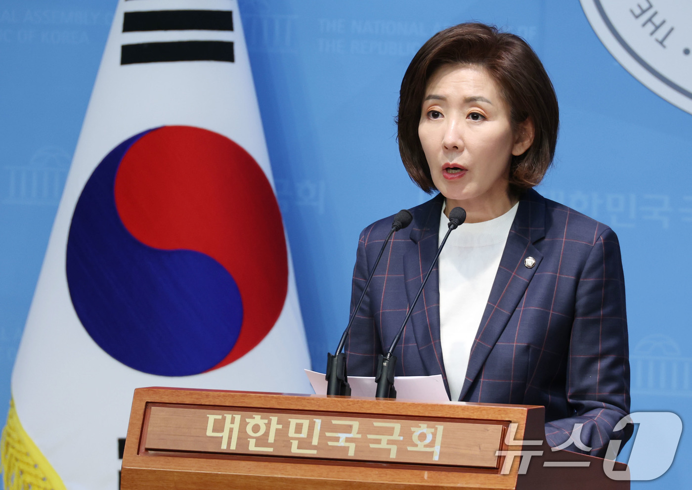 (서울=뉴스1) 이광호 기자 = 나경원 국민의힘 의원이 30일 오후 서울 여의도 국회 소통관에서 김문수 대선 경선 후보 지지선언을 하고 있다. 2025.4.30/뉴스1