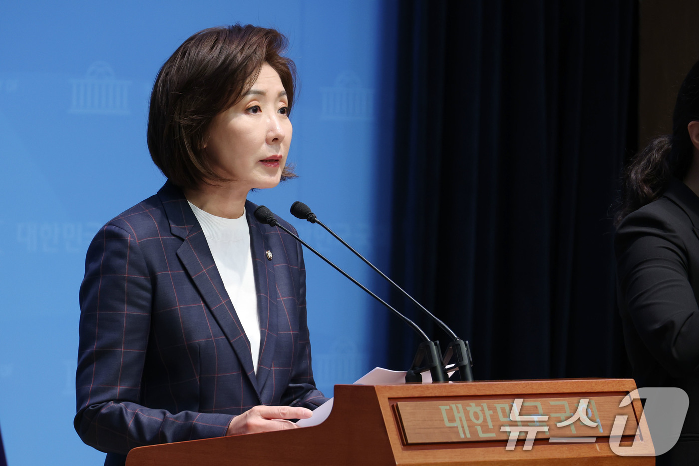 (서울=뉴스1) 이광호 기자 = 나경원 국민의힘 의원이 30일 오후 서울 여의도 국회 소통관에서 김문수 대선 경선 후보 지지선언을 하고 있다. 2025.4.30/뉴스1